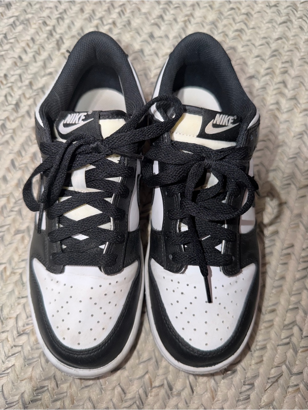 Nike Black and White Low-Top Sneakers with Contrast Panels
